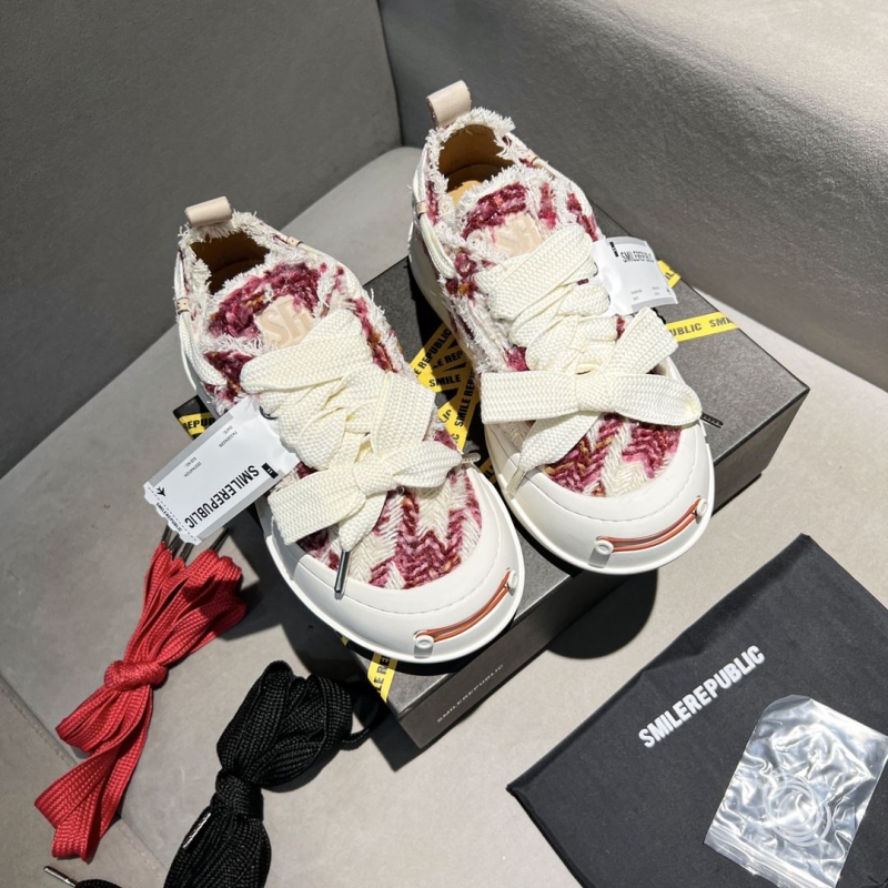 Smilerepublic Canvas Shoes